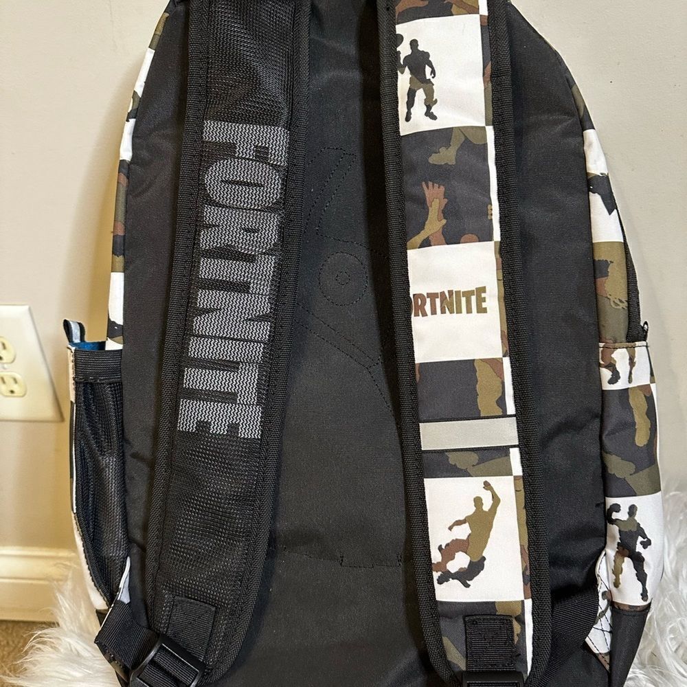Fortnite EUC black, white, army green checked  backpack no flaws - Picture 5 of 12